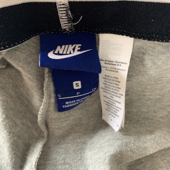 gray nike leggings - Picture 4 of 4